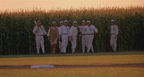 Field of Dreams – Ein Baseballfilm über Träume, Väter und den magischen Maisfeld!